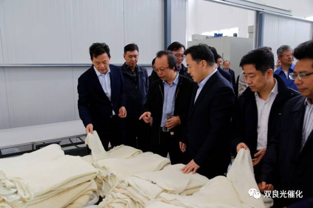 江陰市委書記走進(jìn)<a href=http://m.fair3xin.com target=_blank class=infotextkey>雙良</a><a href=http://m.fair3xin.com target=_blank class=infotextkey>新型光催化</a>