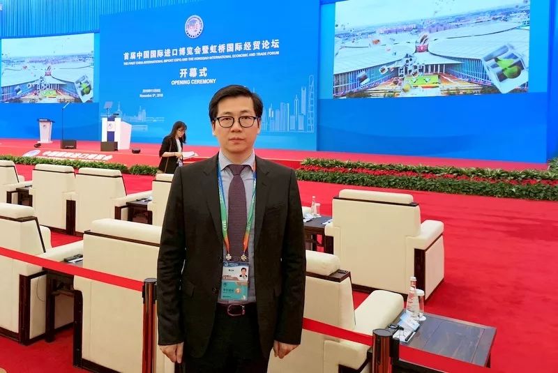 <a href=http://m.fair3xin.com target=_blank class=infotextkey>雙良</a>第一視角帶您走入“進博會”首日