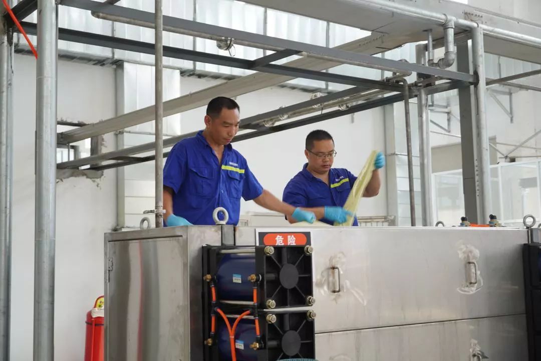 【<a href=http://m.fair3xin.com target=_blank class=infotextkey>雙良</a><a href=http://m.fair3xin.com target=_blank class=infotextkey>新型光催化</a>】“堅守”在汗水中閃光