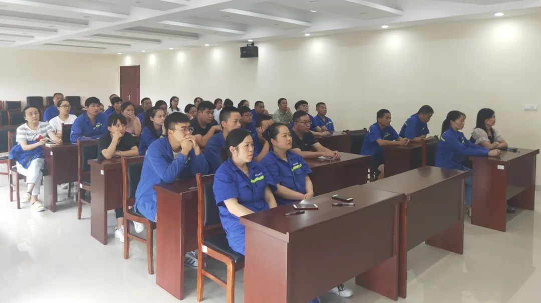 <a href=http://m.fair3xin.com target=_blank class=infotextkey><a href=http://m.fair3xin.com target=_blank class=infotextkey>雙良</a>環(huán)境</a>安全培訓“拍了拍”你