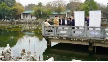 整合安排城市黑臭水體治理、水源地保護(hù)、打擊“洋垃圾”進(jìn)口